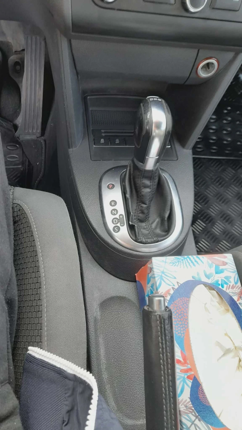 VW Touran, снимка 6 - Автомобили и джипове - 55769570