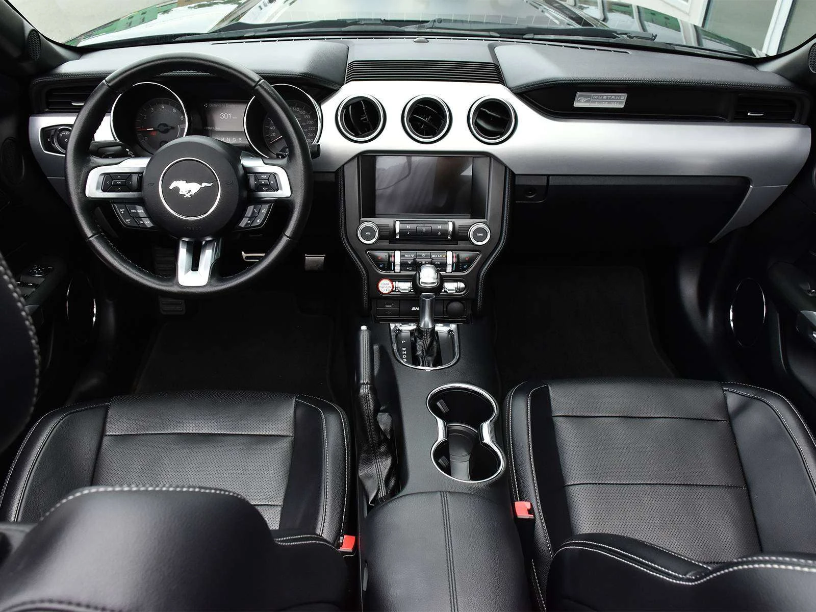 Ford Mustang Малко км / Кабрио / ЦЕНА до БГ, снимка 14 - Автомобили и джипове - 55770080
