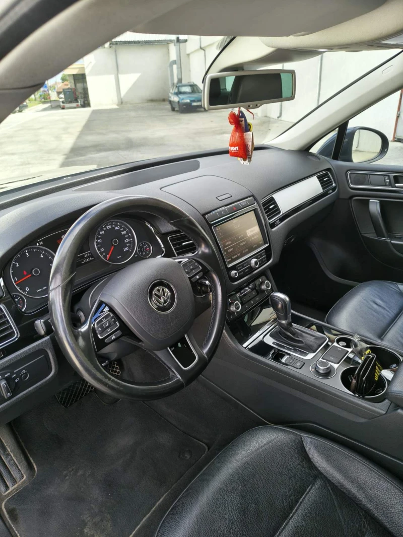 VW Touareg, снимка 3 - Автомобили и джипове - 52082829