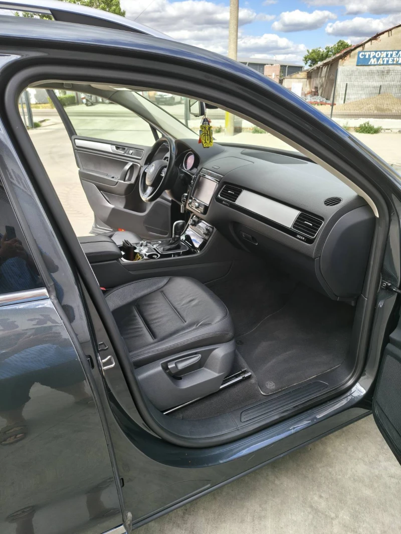 VW Touareg, снимка 4 - Автомобили и джипове - 52082829