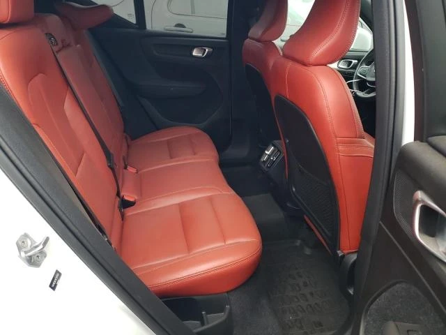 Volvo XC40, снимка 9 - Автомобили и джипове - 48811737