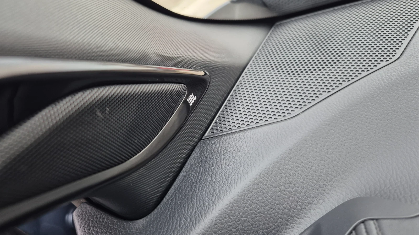 Toyota C-HR !/2.0 hybrid  | Mobile.bg   15