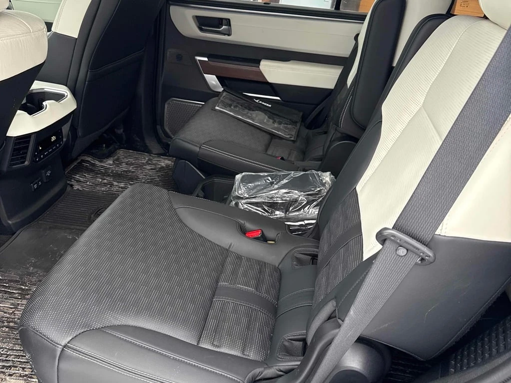 Toyota Sequoia * CAPSTONE * CARFAX * ��� ������������ ������ | Mobile.bg � ����������� 11