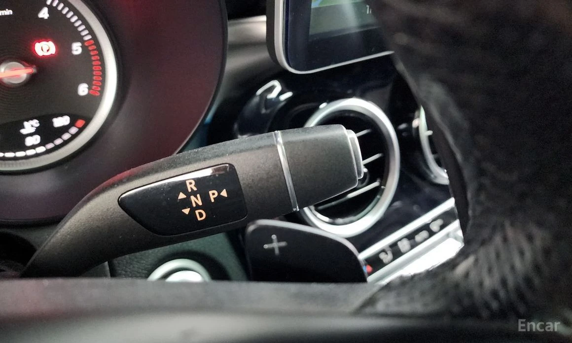 Mercedes-Benz GLC 220  - изображение 9