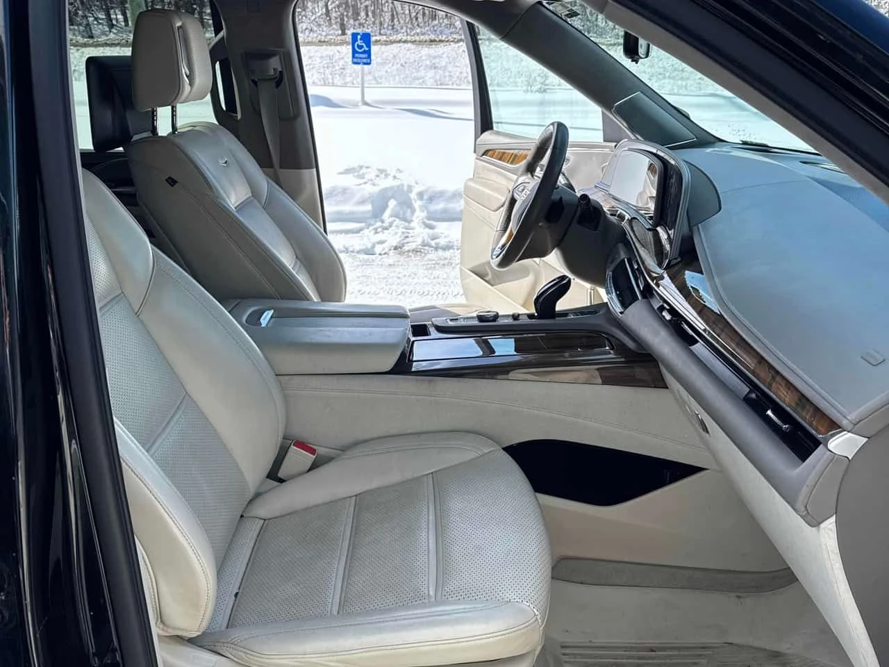 Cadillac Escalade Sport Platinum/ПАНОРАМА/ВТОРИ ГУМИ/ТАБЛЕТИ, снимка 16 - Автомобили и джипове - 53998825