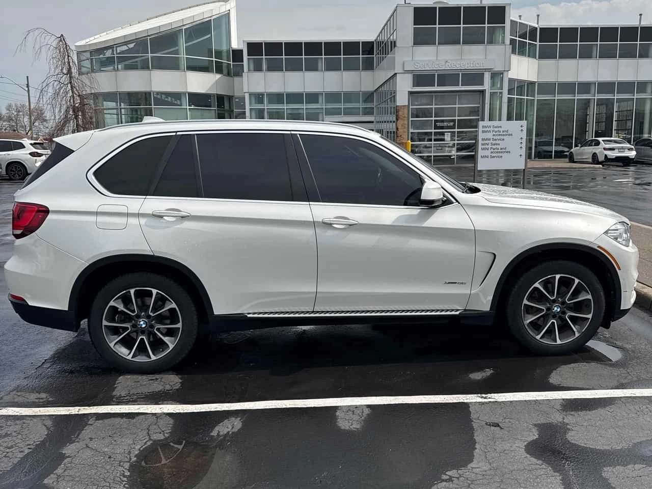 BMW X5 XDRIVE35I * 360 КАМЕРА* HEAD UP* ПАНОРАМА* ПОДГРЕВ, снимка 4 - Автомобили и джипове - 53999771