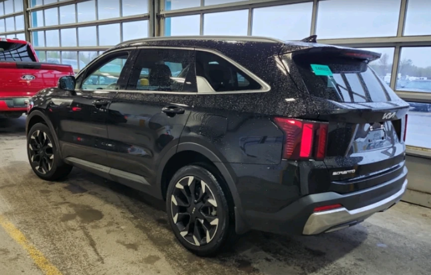 Kia Sorento 2.5L БЕЗ ИНЦИДЕНТИ CARFAX, снимка 4 - Автомобили и джипове - 54543452