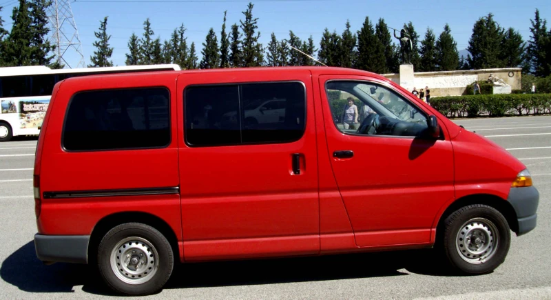 Toyota Hiace, снимка 10 - Бусове и автобуси - 53293349