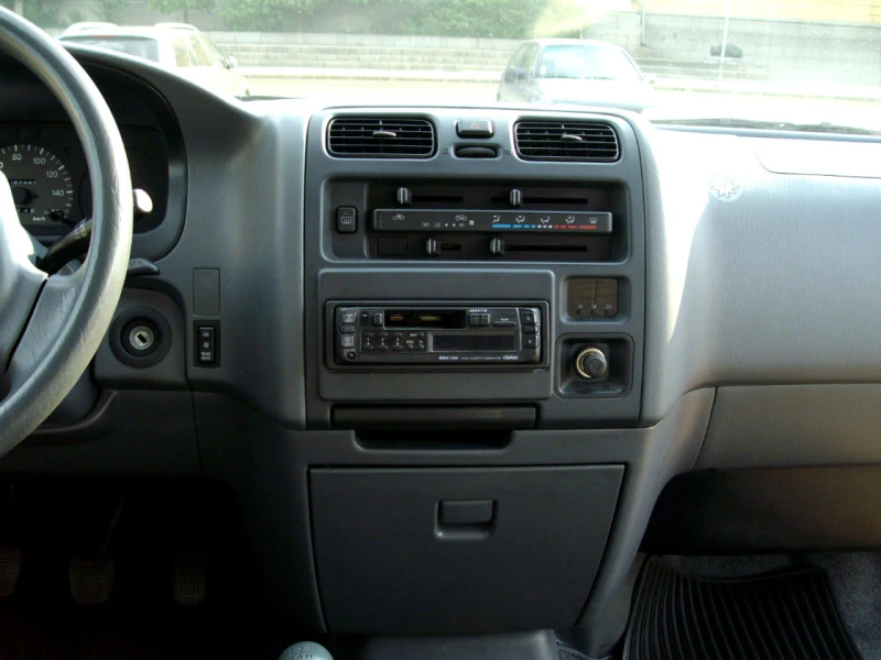 Toyota Hiace, снимка 3 - Бусове и автобуси - 53293349