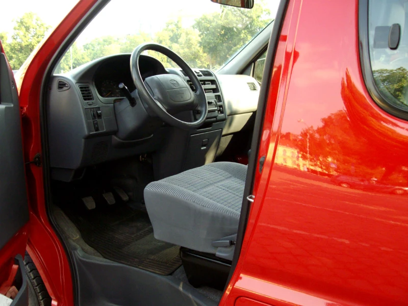 Toyota Hiace, снимка 5 - Бусове и автобуси - 53293349