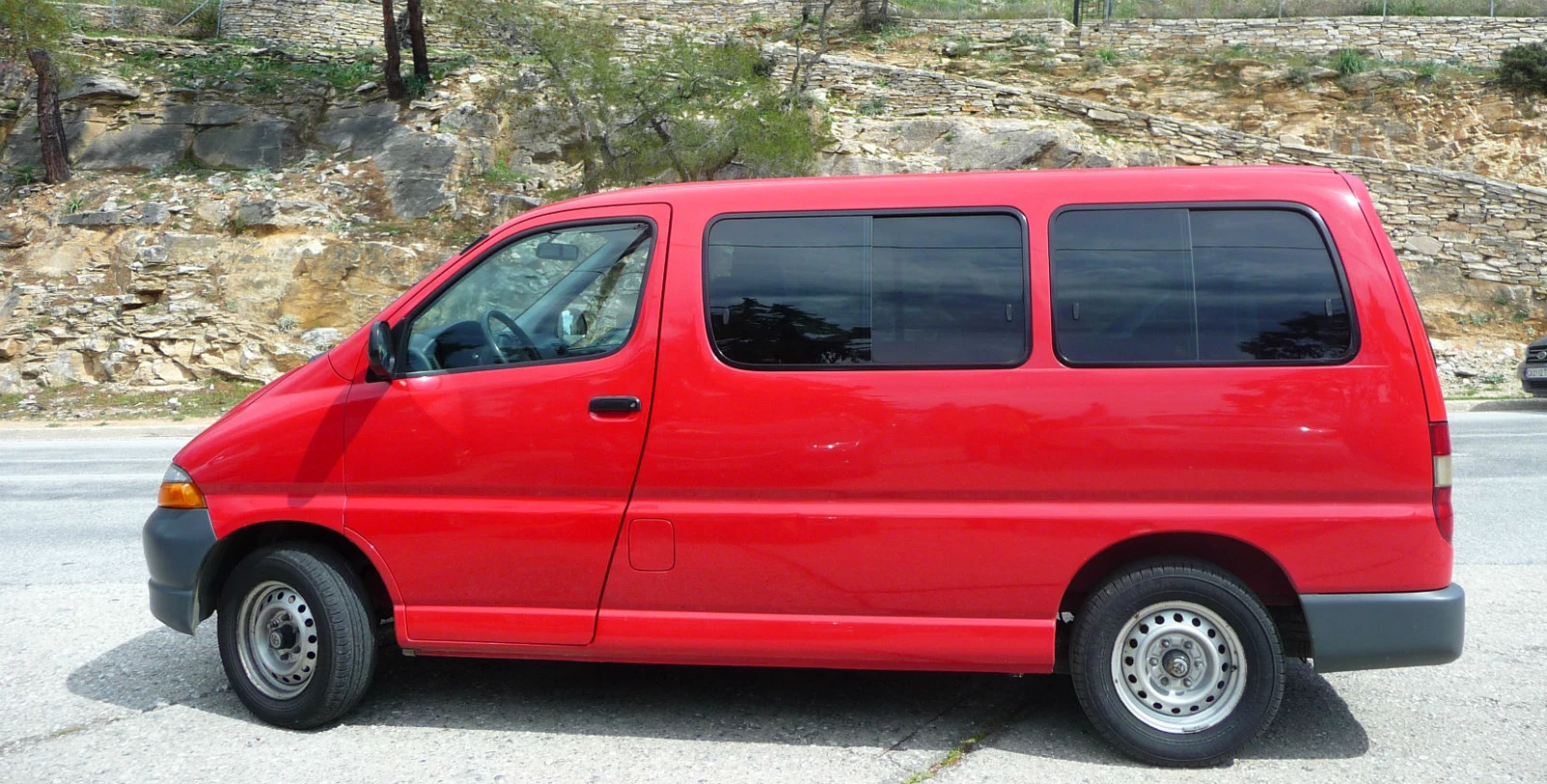 Toyota Hiace  - изображение 2