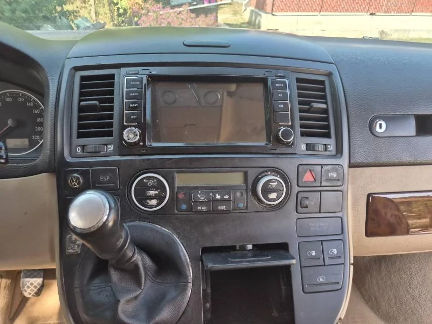 VW Multivan 2.5 183к.с, снимка 8 - Бусове и автобуси - 56377897