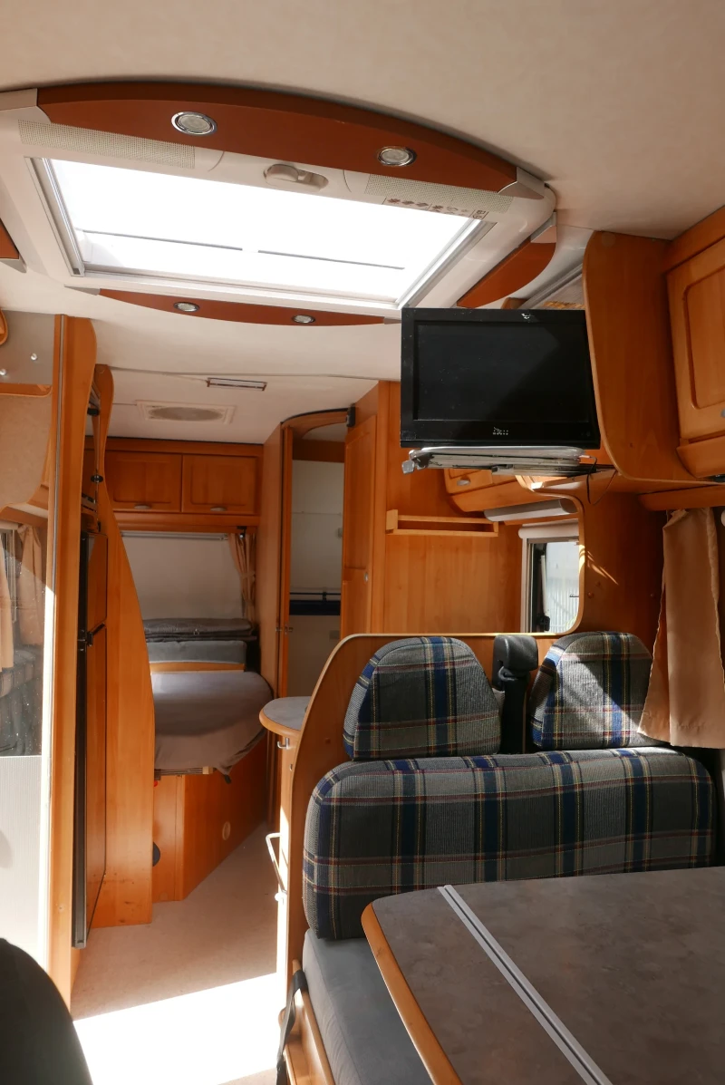 Кемпер HYMER / ERIBA, снимка 17 - Каравани и кемпери - 51725350