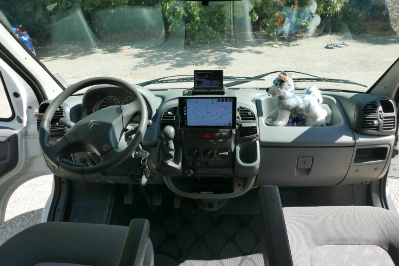 Кемпер HYMER / ERIBA, снимка 13 - Каравани и кемпери - 51725350