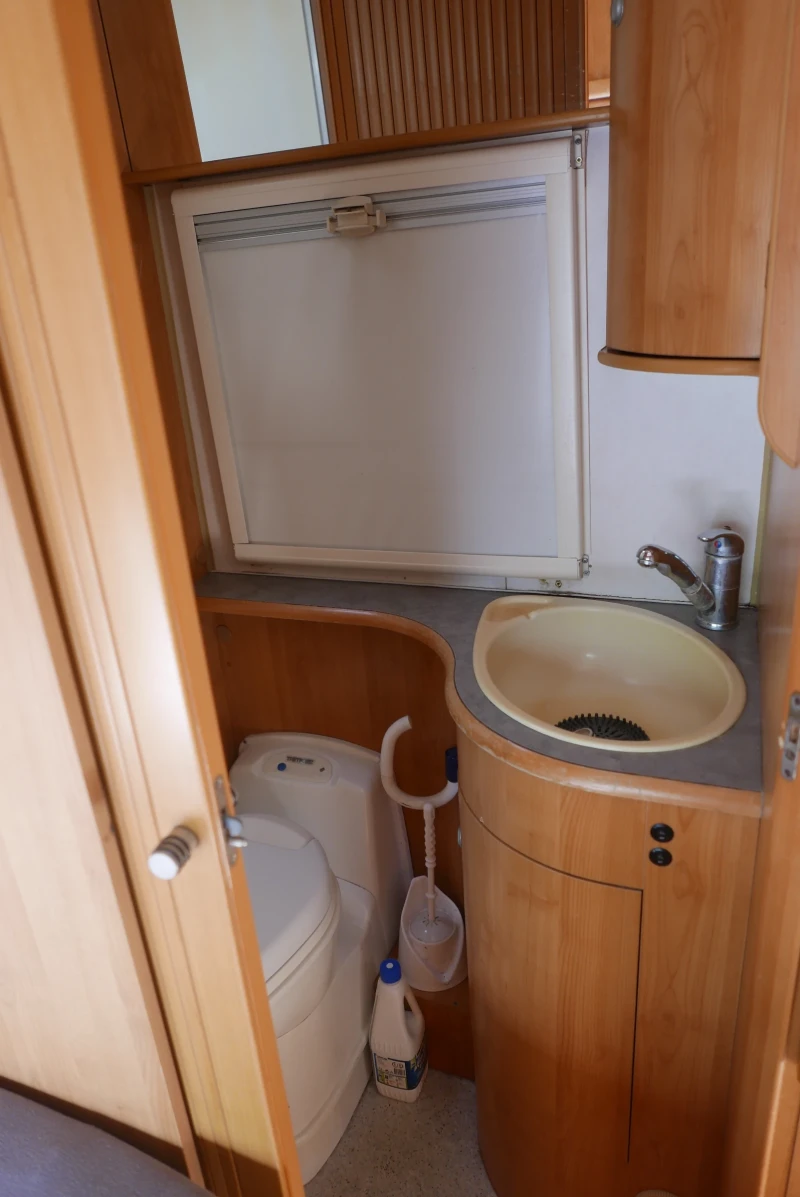 Кемпер HYMER / ERIBA, снимка 15 - Каравани и кемпери - 51725350