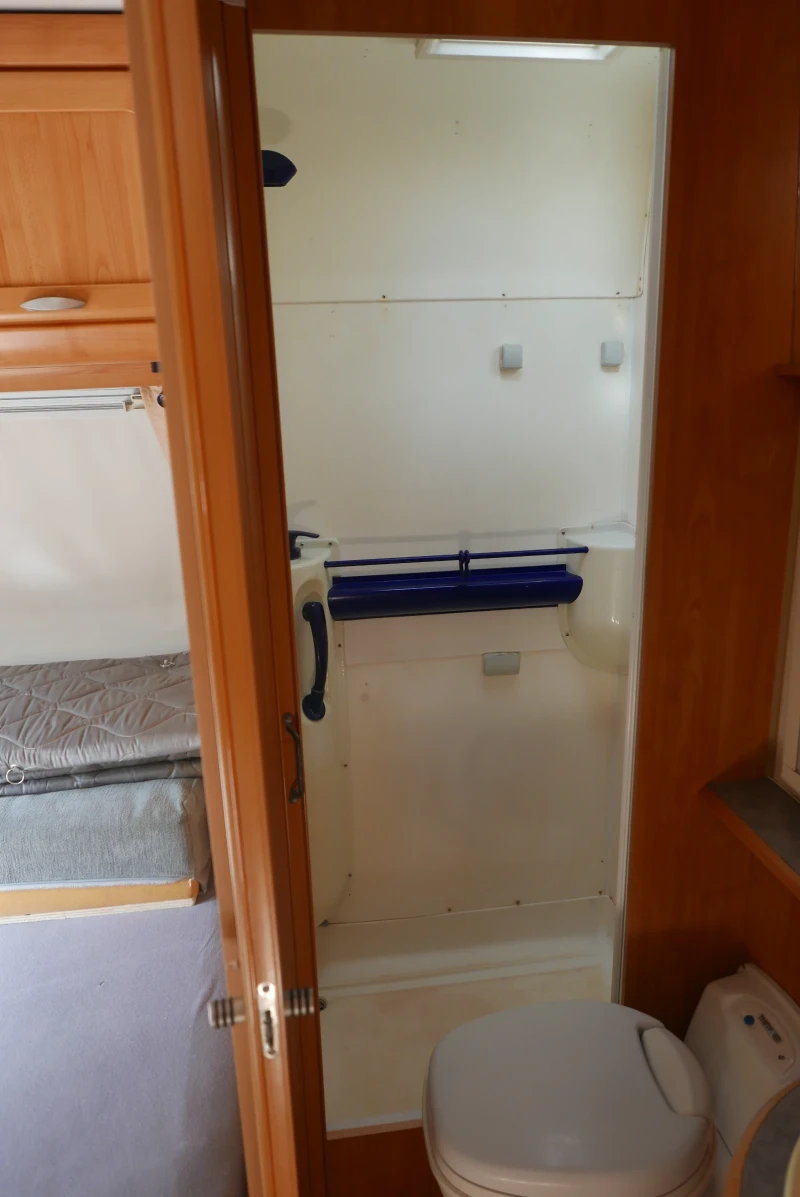 Кемпер HYMER / ERIBA, снимка 14 - Каравани и кемпери - 51725350