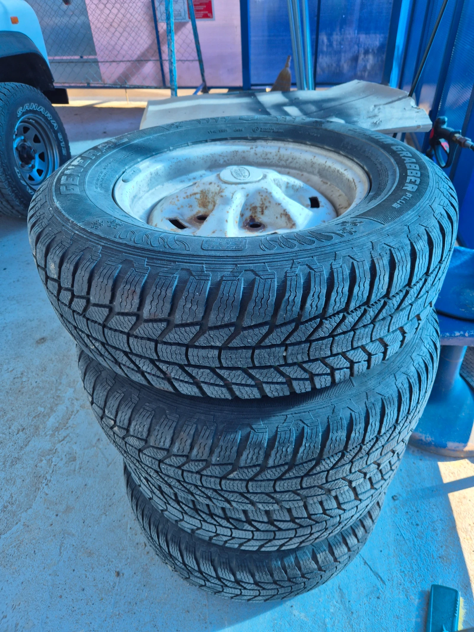 Гуми с джанти General 235/70R16