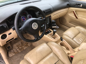 VW Passat 2.5, снимка 10 - Автомобили и джипове - 44856135