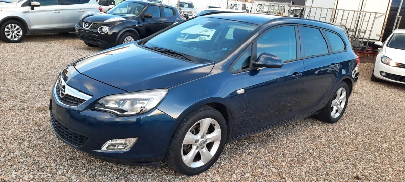 Opel Astra, снимка 1 - Автомобили и джипове - 47284661