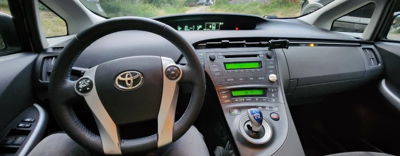 Toyota Prius, снимка 9 - Автомобили и джипове - 47525229