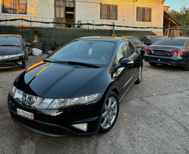 Honda Civic 1.8i CH!VIN!КАТО НОВА!, снимка 3 - Автомобили и джипове - 47839931