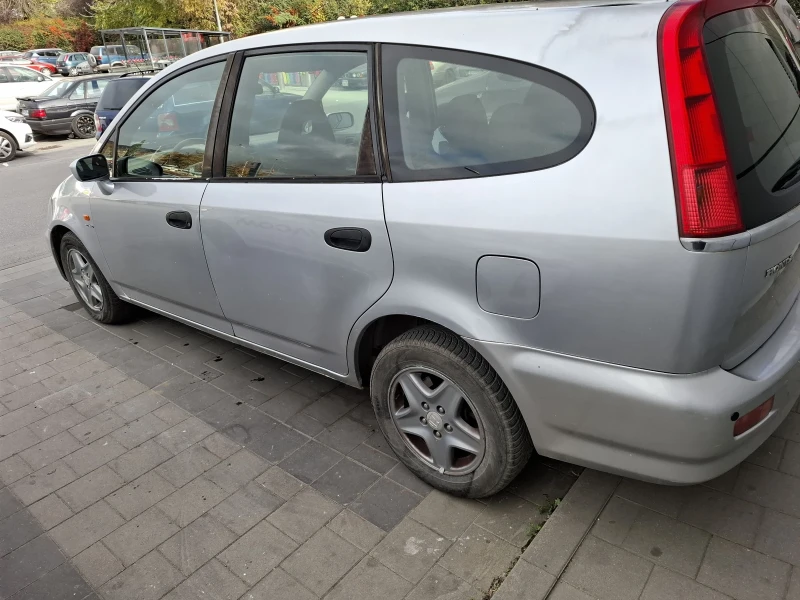 Honda Stream 1.7 vtec, снимка 7 - Автомобили и джипове - 47903327