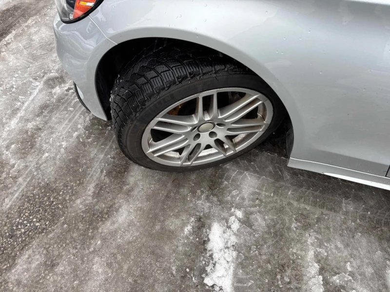 Mercedes-Benz C 300 4dr Sdn 4MATIC  CARFAX, снимка 7 - Автомобили и джипове - 53063672