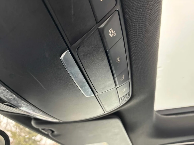 Mercedes-Benz C 300 4dr Sdn 4MATIC  CARFAX, снимка 13 - Автомобили и джипове - 53063672