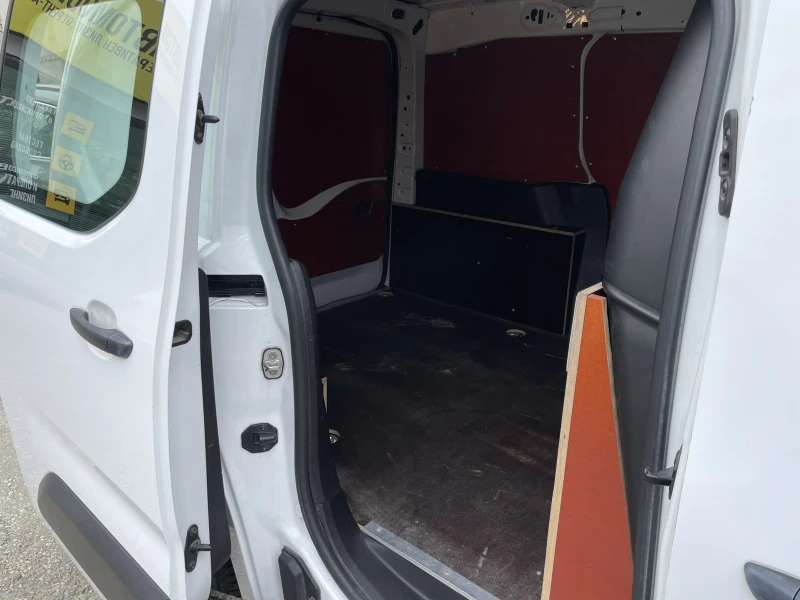 Peugeot Partner S&S Premium, снимка 15 - Автомобили и джипове - 53241260