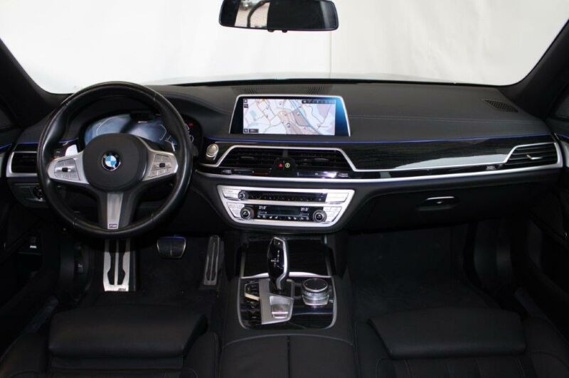 BMW 745 Le/ PLUG-IN/M-SPORT/xDrive/H&K/ HEAD UP/ LASER/TV/, снимка 9 - Автомобили и джипове - 44709903