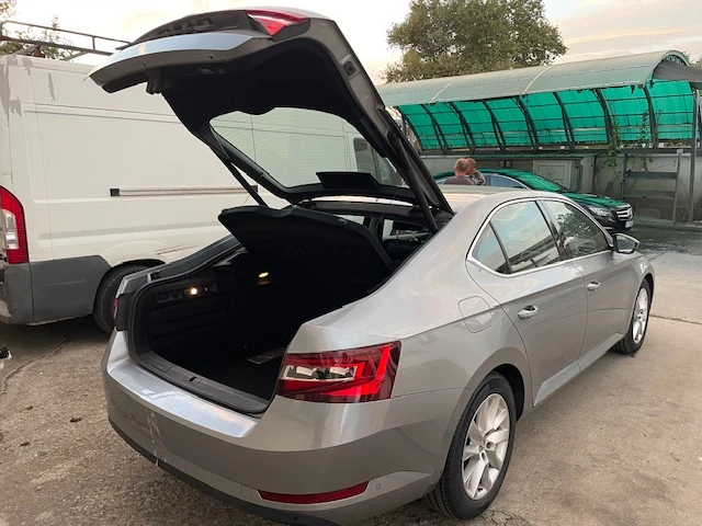 Skoda Superb, снимка 3 - Автомобили и джипове - 48305491