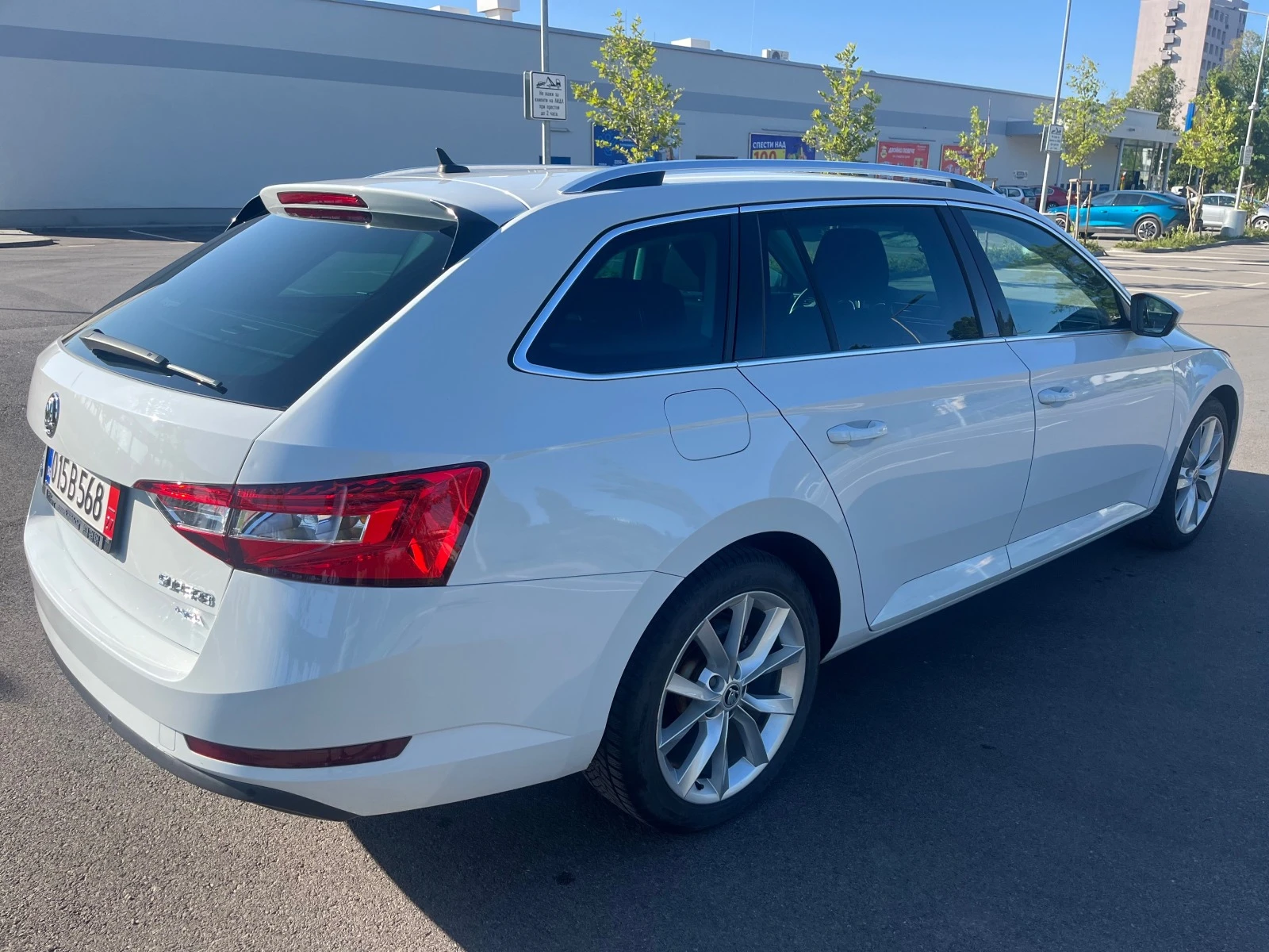 Skoda Superb 2.0 TDI 190kc 4x4 Facelift ДДС!РЕАЛНИ КМ - изображение 4