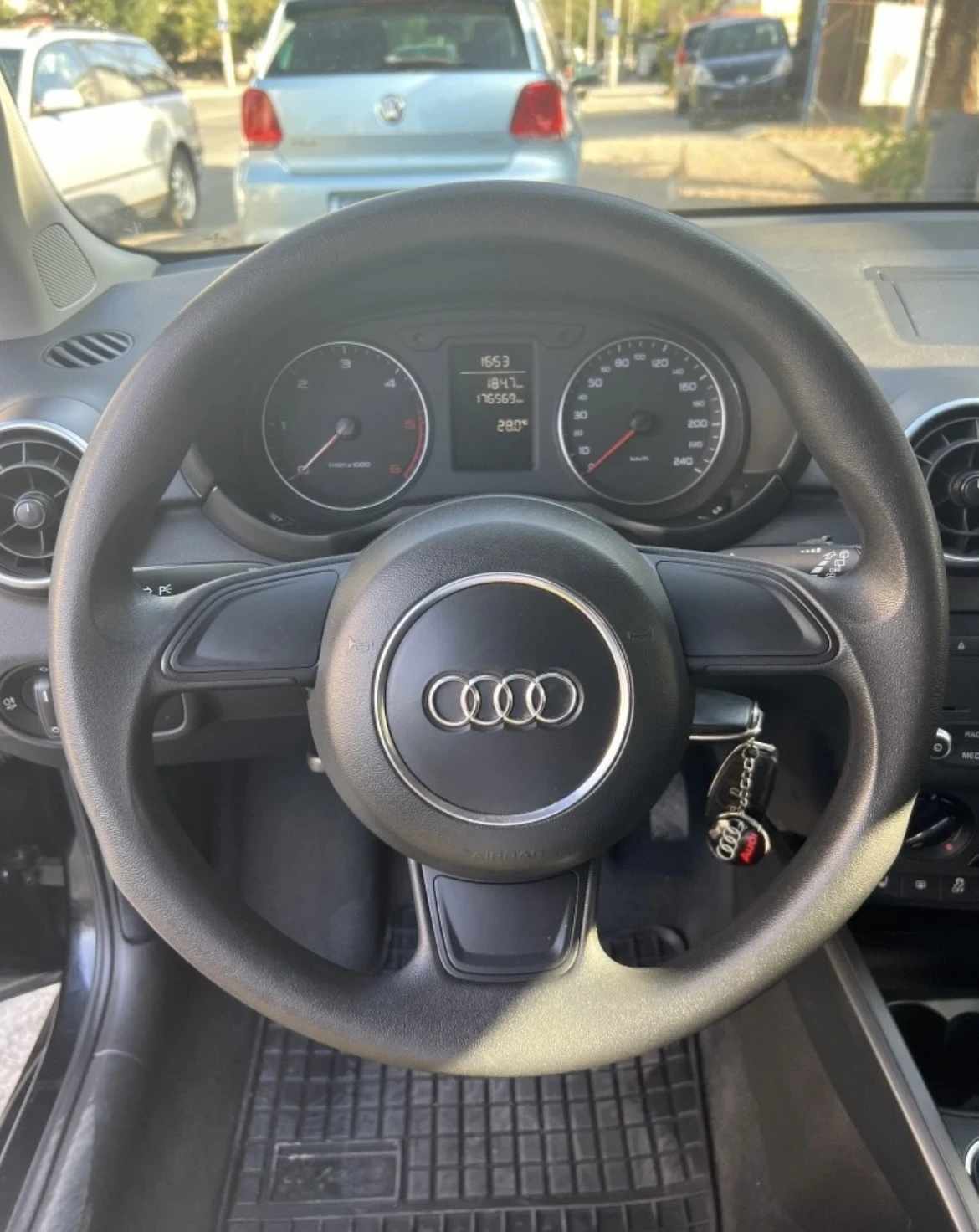 Audi A1 1.6 - изображение 4