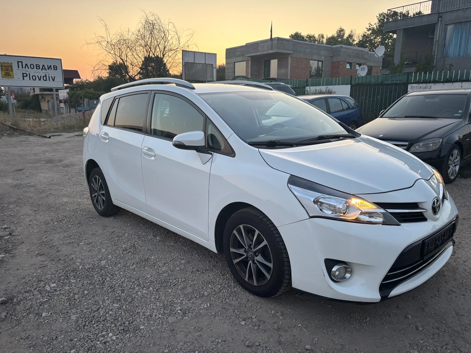 Toyota Verso 2.0 D4D, снимка 6 - Автомобили и джипове - 55170098