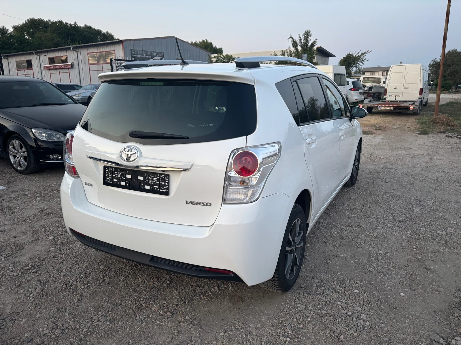 Toyota Verso 2.0 D4D, снимка 7 - Автомобили и джипове - 55170098