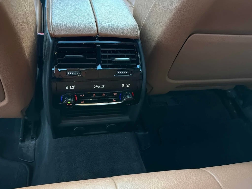 BMW 530 530i xDrive  CARFAX | Mobile.bg   11