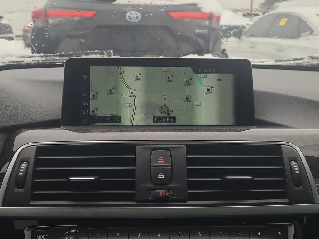 BMW 330 I XDRIVE * CARFAX * ПОДГРЕВИ* ШИБИДАХ - изображение 9