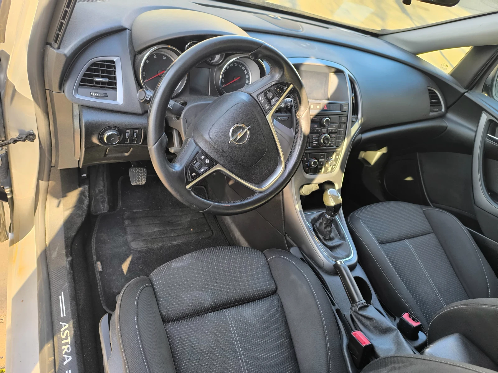 Opel Astra J, снимка 9 - Автомобили и джипове - 53755052
