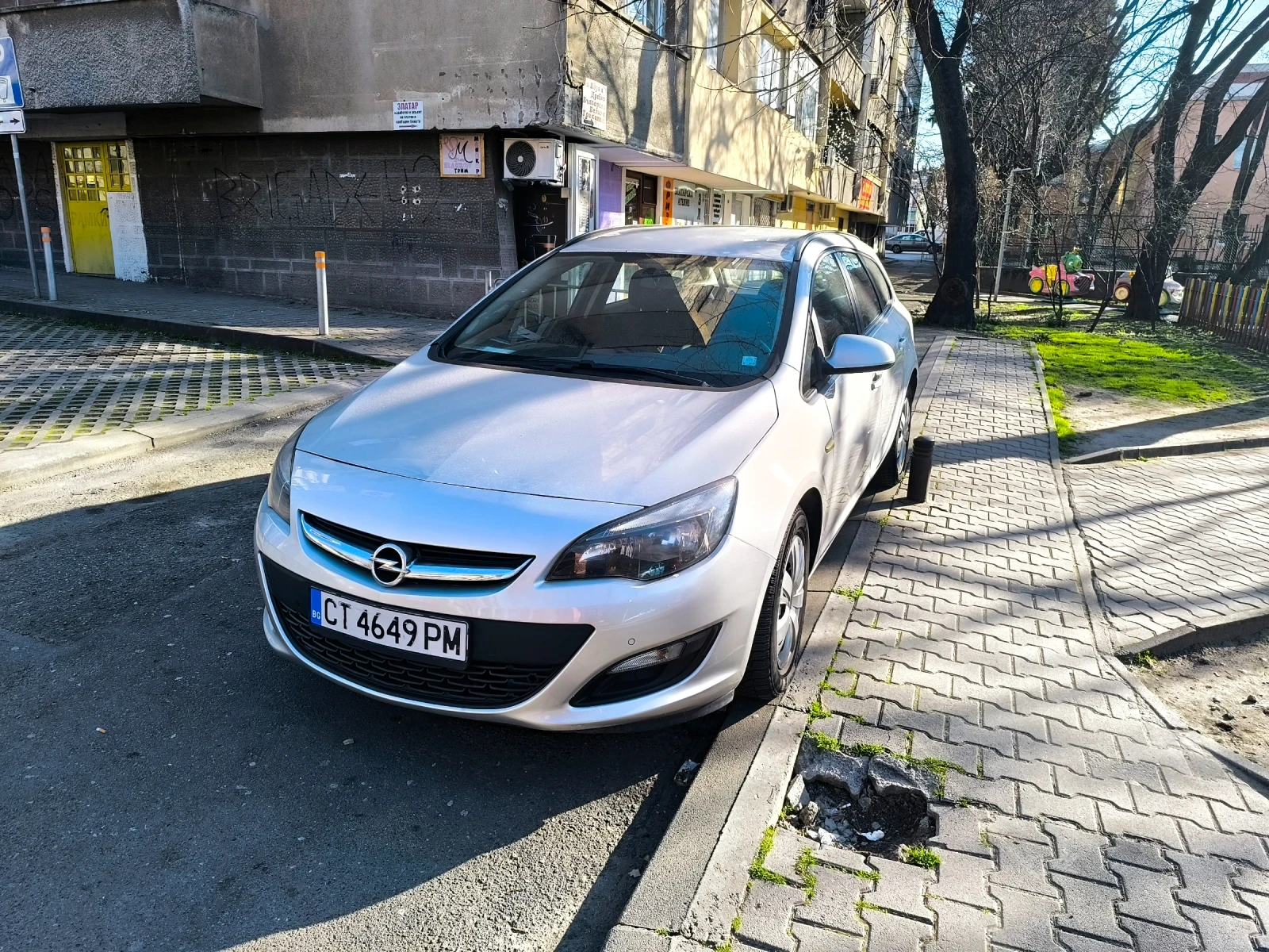 Opel Astra J, снимка 2 - Автомобили и джипове - 53755052