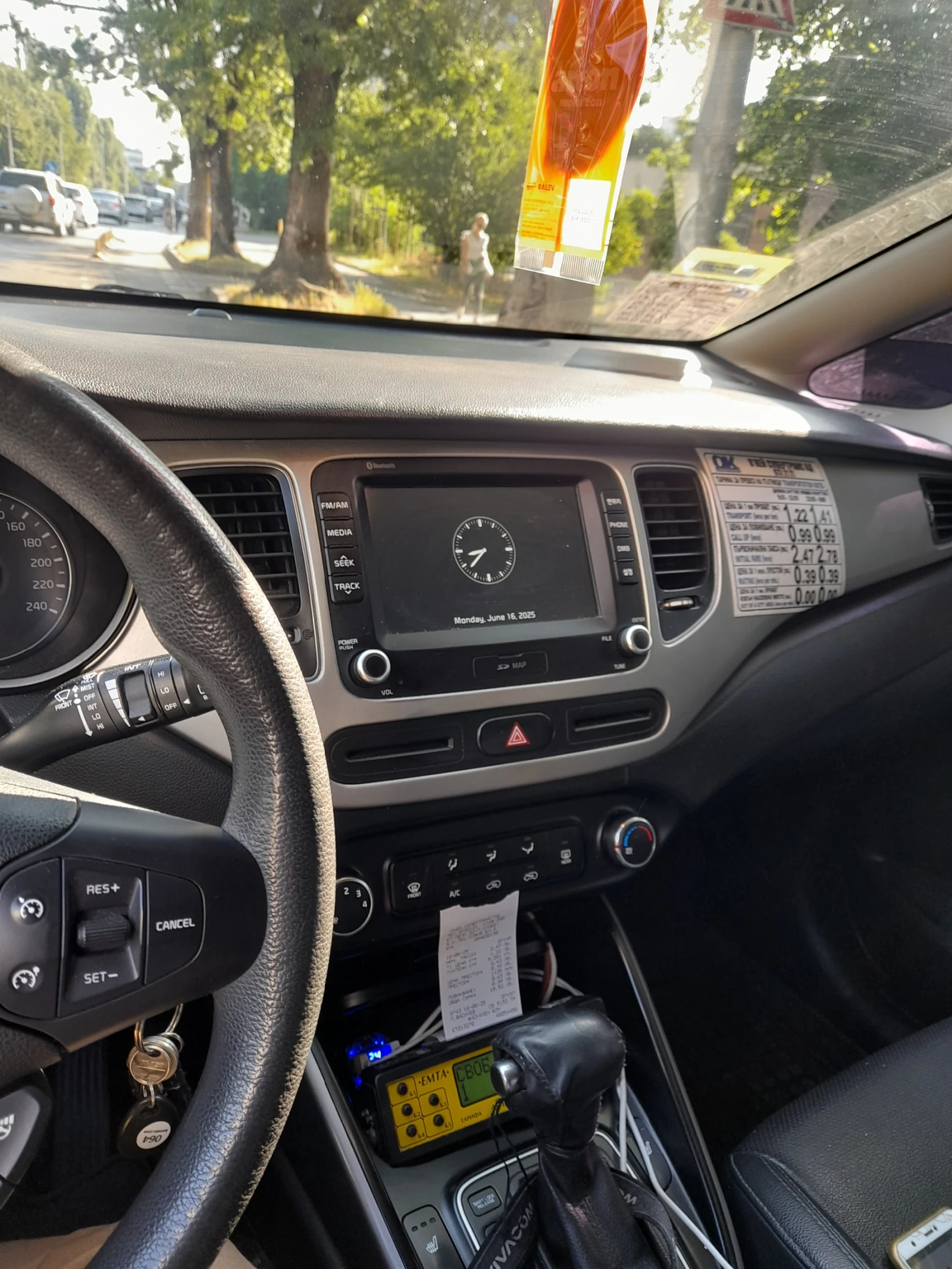 Kia Carens LPI  6+ 1 места, снимка 3 - Автомобили и джипове - 54462727