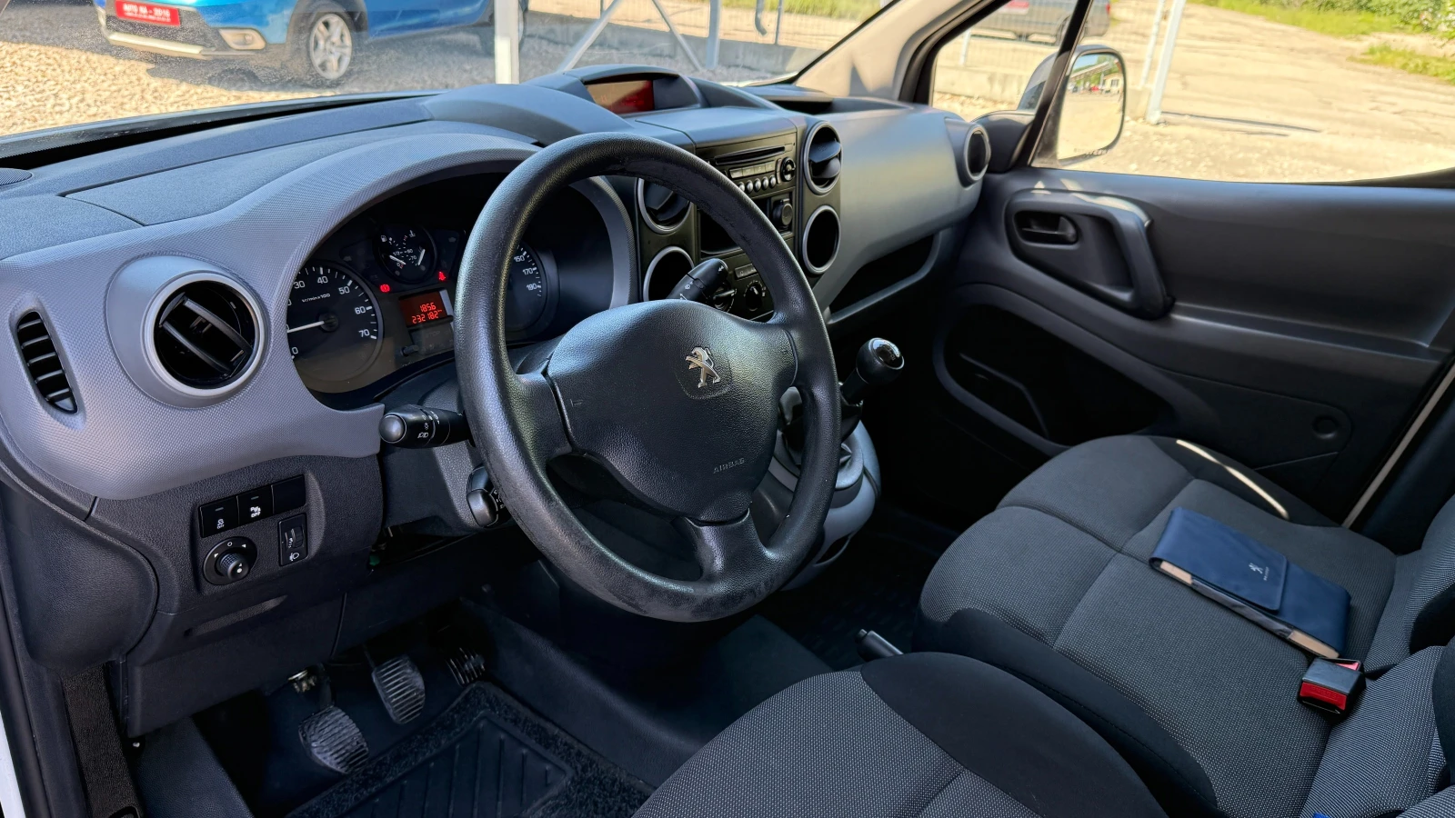 Peugeot Partner 1.6BLUEHDI-90кс-EURO 6B/НОВ ВНОС ОТ ИТАЛИЯ, снимка 11 - Автомобили и джипове - 54554143