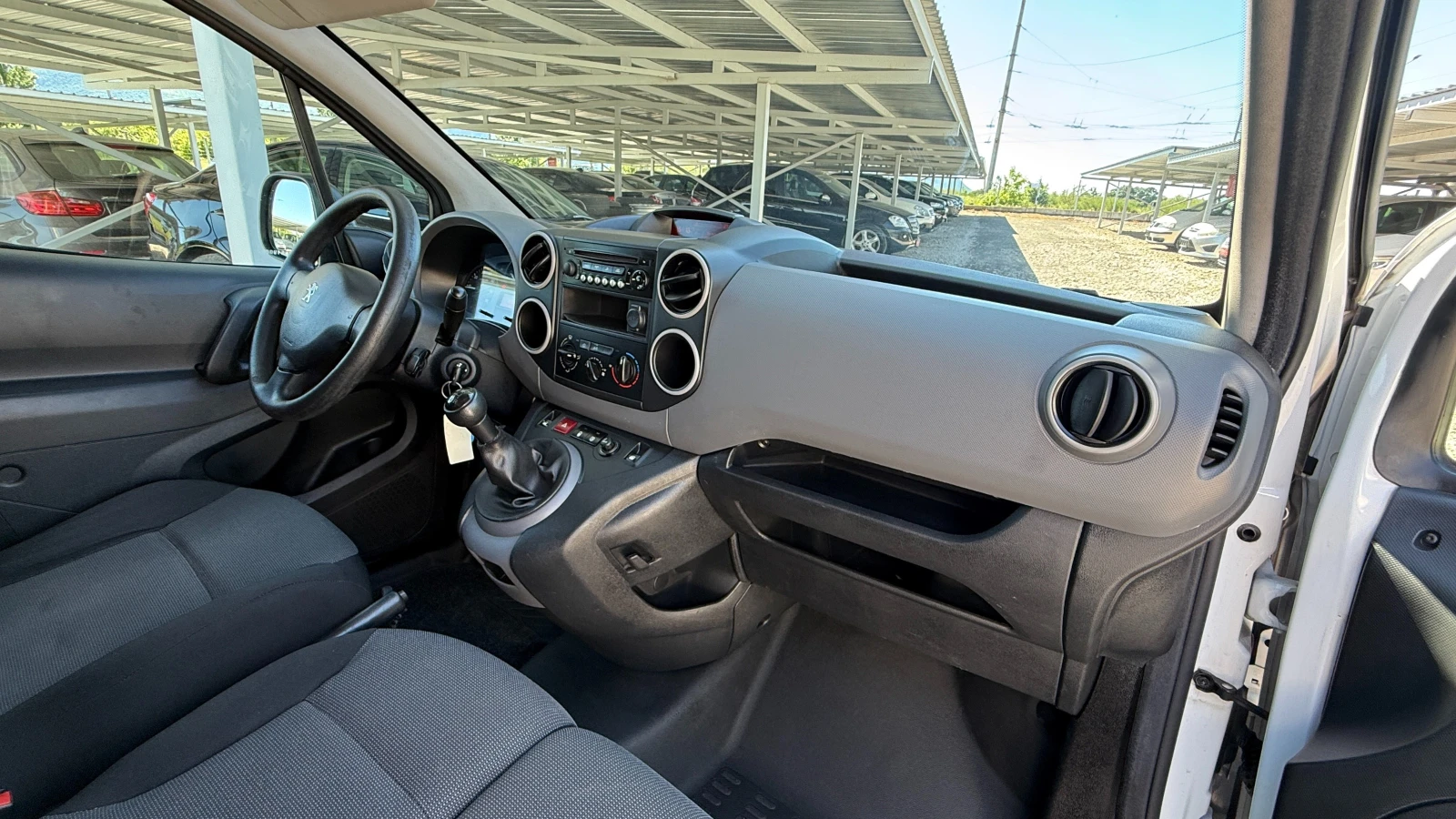 Peugeot Partner 1.6BLUEHDI-90кс-EURO 6B/НОВ ВНОС ОТ ИТАЛИЯ, снимка 14 - Автомобили и джипове - 54554143