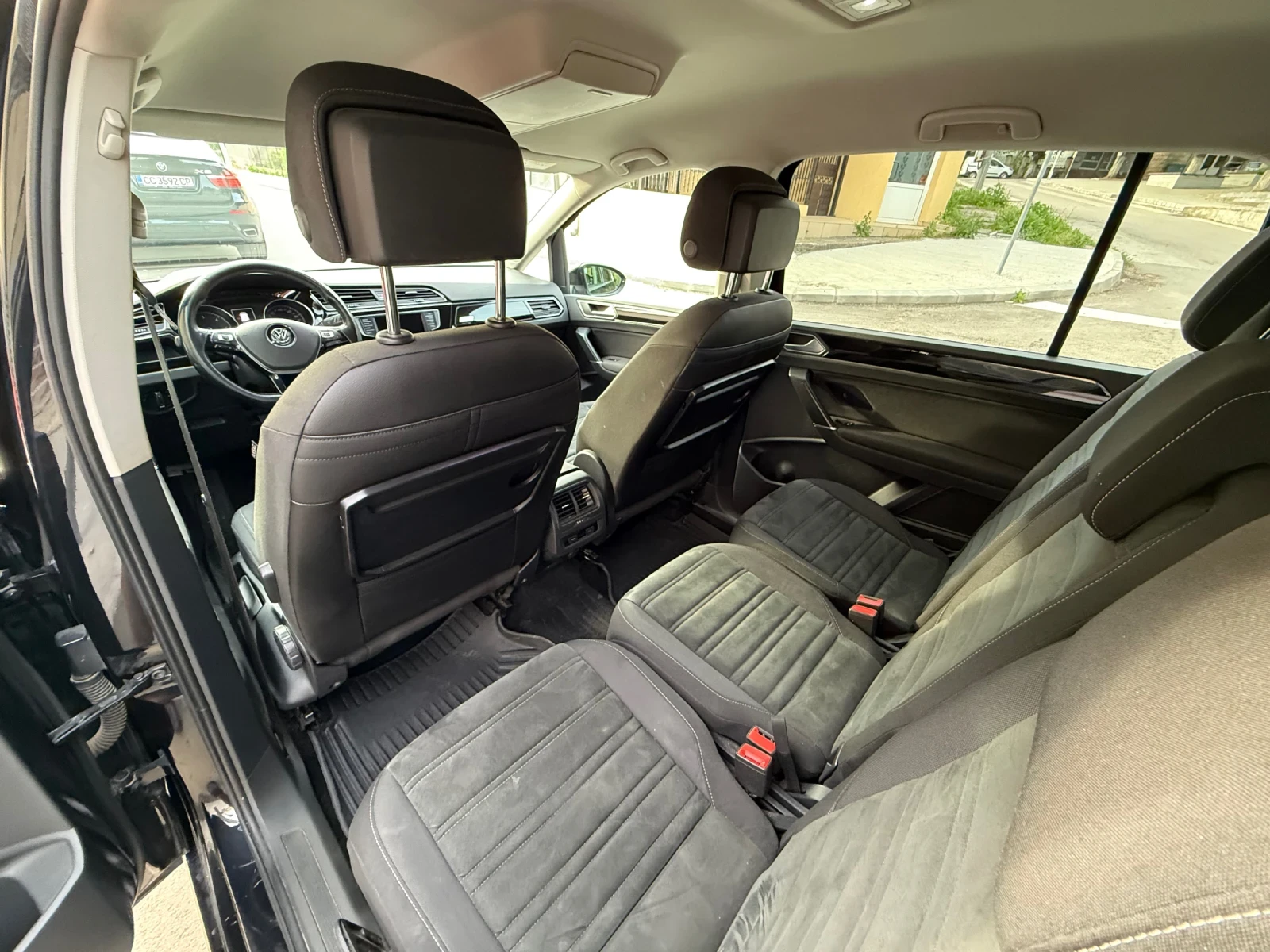 VW Touran 2.0d 150к.с. Автомат-DSG, Топ-автомобил!!!, снимка 9 - Автомобили и джипове - 54912546