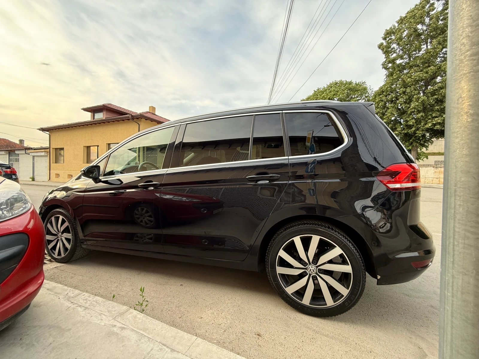 VW Touran 2.0d 150к.с. Автомат-DSG, Топ-автомобил!!!, снимка 2 - Автомобили и джипове - 54912546