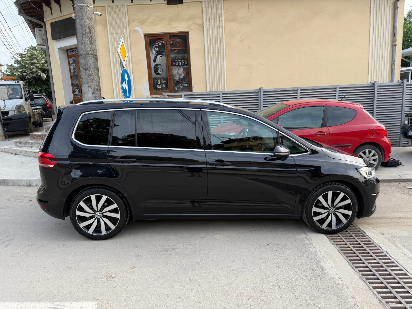 VW Touran 2.0d 150к.с. Автомат-DSG, Топ-автомобил!!!, снимка 3 - Автомобили и джипове - 54912546