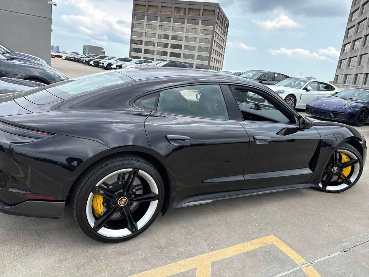 Porsche Taycan * Turbo S Sedan * CARFAX * ����� �� �����������  | Mobile.bg � ����������� 3