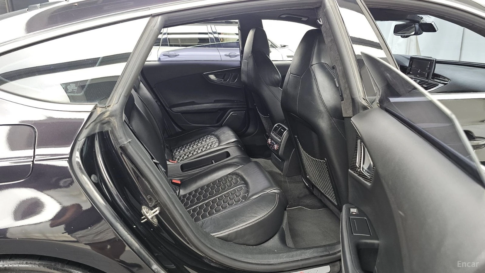 Audi Rs7 4.0 TFSI* QUATTRO SPORT* PANO* КОЖА* ПОДГРЕВ* , снимка 12 - Автомобили и джипове - 55505417