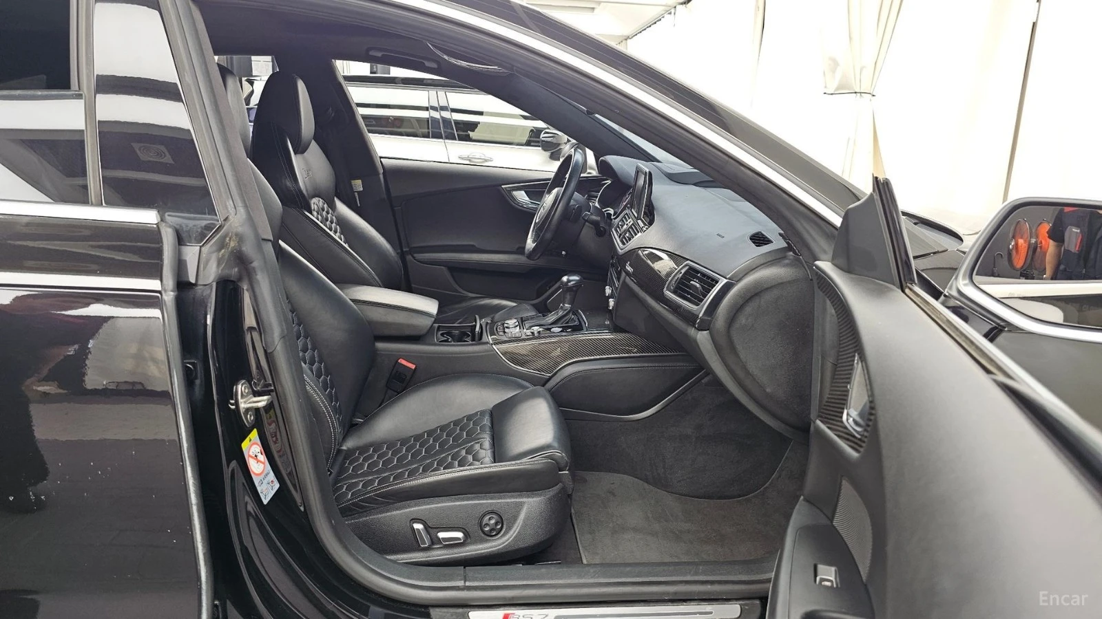 Audi Rs7 4.0 TFSI* QUATTRO SPORT* PANO* КОЖА* ПОДГРЕВ* , снимка 11 - Автомобили и джипове - 55505417