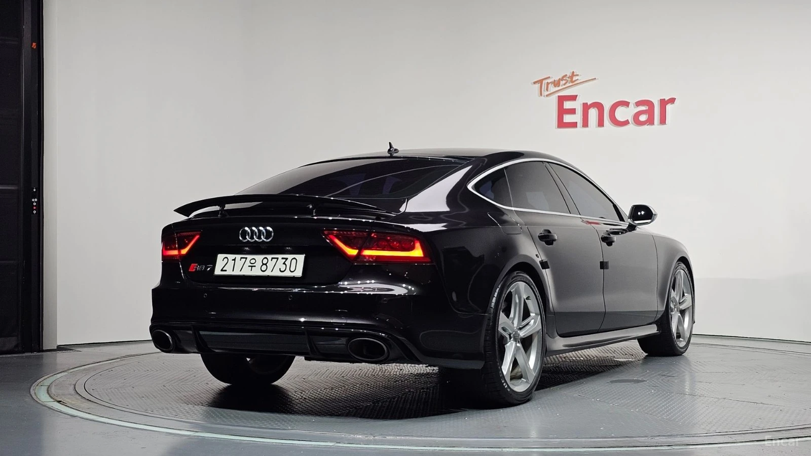 Audi Rs7 4.0 TFSI* QUATTRO SPORT* PANO* КОЖА* ПОДГРЕВ* , снимка 2 - Автомобили и джипове - 55505417