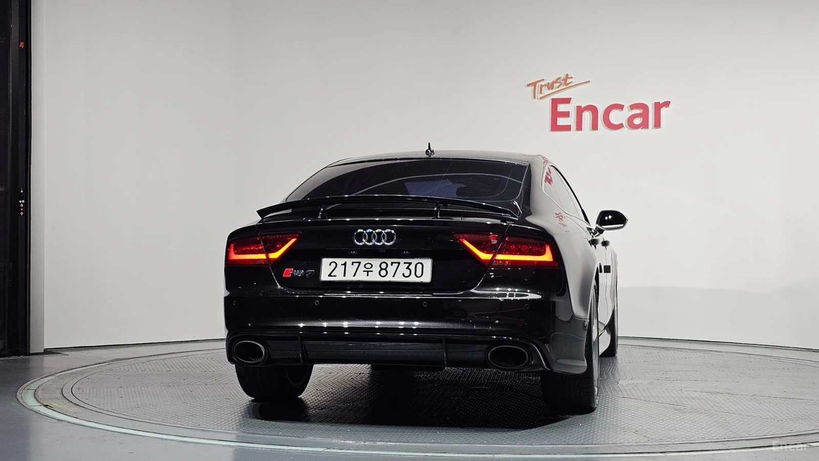 Audi Rs7 4.0 TFSI* QUATTRO SPORT* PANO* КОЖА* ПОДГРЕВ* , снимка 4 - Автомобили и джипове - 55505417
